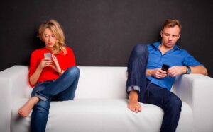 5 Formas en que Instagram Puede Destruir tu Relación